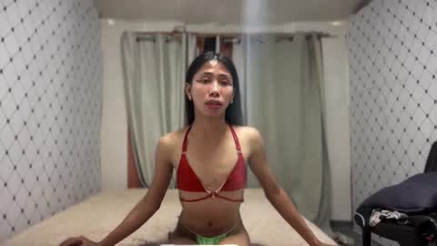 Snapshot of zinnia_nics chatting on 11/19/25, 05:51 Zinnia nics online show from 11/19/25, 05:51