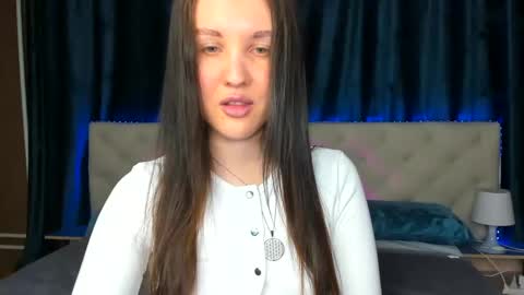 Zlata  Mon Tue Thu Fri Sun Sa GMT 3 0000pm - 0600pm  online show from 01/23/25, 02:50