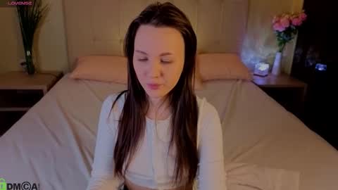 Zlata  Mon Tue Thu Fri Sun Sa GMT 3 0000pm - 0600pm  online show from 01/13/26, 12:49