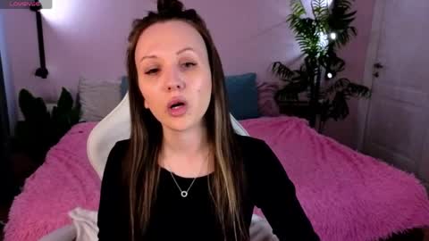 Zlata  Mon Tue Thu Fri Sun Sa GMT 3 0000pm - 0600pm  online show from 04/25/26, 09:01