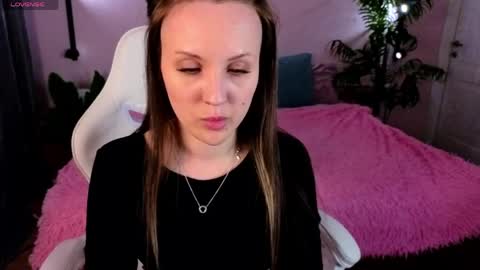 Zlata  Mon Tue Thu Fri Sun Sa GMT 3 0000pm - 0600pm  online show from 04/25/26, 01:41