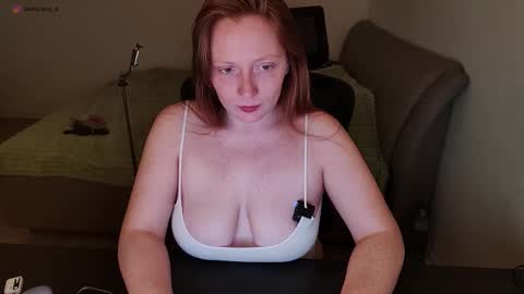 Snapshot of zlatalata chatting on 10/05/25, 10:57 zlatalata online show from 10/05/25, 10:57