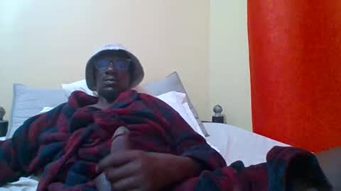 Snapshot of zlatann2012 chatting on 09/17/25, 07:15 Zlatann2012 online show from 09/17/25, 07:15