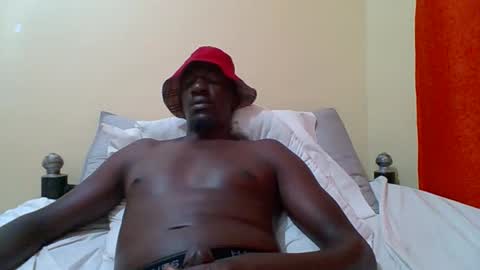 Snapshot of zlatann2012 chatting on 10/13/25, 12:32 Zlatann2012 online show from 10/13/25, 12:32