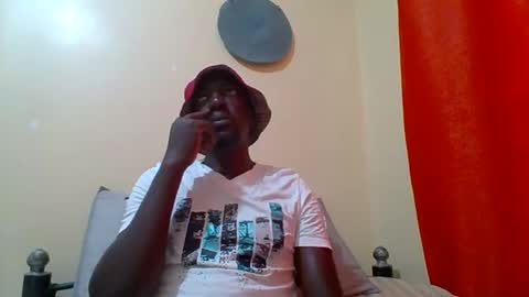 Snapshot of zlatann2012 chatting on 10/16/25, 12:28 Zlatann2012 online show from 10/16/25, 12:28