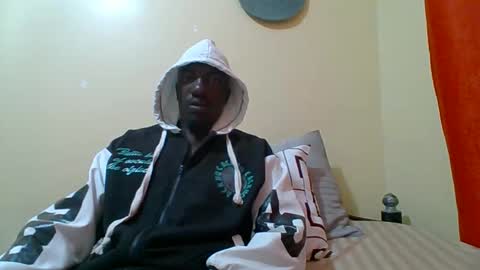 Snapshot of zlatann2012 chatting on 10/17/25, 01:53 Zlatann2012 online show from 10/17/25, 01:53