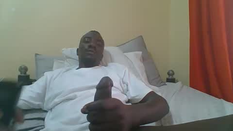 Snapshot of zlatann2012 chatting on 11/25/25, 10:26 Zlatann2012 online show from 11/25/25, 10:26