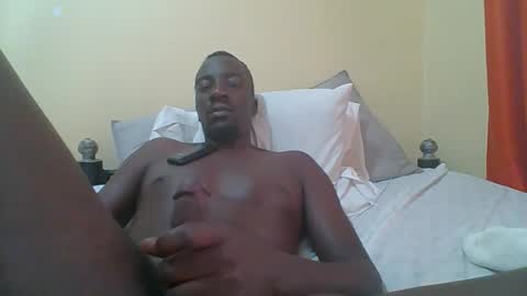 Snapshot of zlatann2012 chatting on 11/27/25, 11:12 Zlatann2012 online show from 11/27/25, 11:12