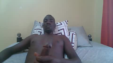 Snapshot of zlatann2012 chatting on 12/14/25, 01:05 Zlatann2012 online show from 12/14/25, 01:05