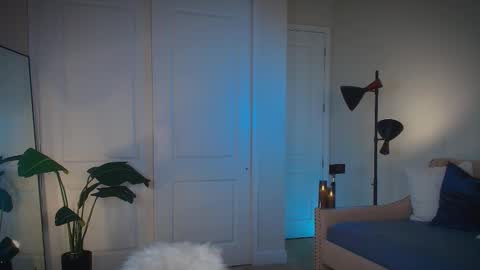 Snapshot of zlicious chatting on 09/25/25, 10:24 Zara Join next live at 5PM EST online show from 09/25/25, 10:24