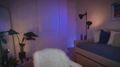 Snapshot of zlicious chatting on 10/16/25, 09:38 Zara Join next live at 5PM EST online show from 10/16/25, 09:38