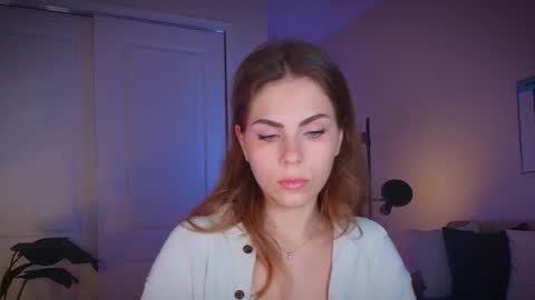 Snapshot of zlicious chatting on 10/27/25, 09:41 Zara Join next live at 5PM EST online show from 10/27/25, 09:41