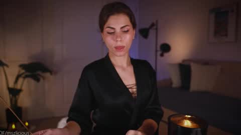 Snapshot of zlicious chatting on 11/19/25, 11:49 Zara Join next live at 5PM EST online show from 11/19/25, 11:49