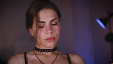 Snapshot of zlicious chatting on 11/24/25, 11:04 Zara Join next live at 5PM EST online show from 11/24/25, 11:04