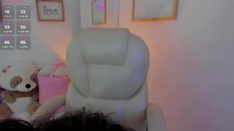 Snapshot of zobe_love chatting on 04/30/26, 06:03 Zobe Love online show from 04/30/26, 06:03