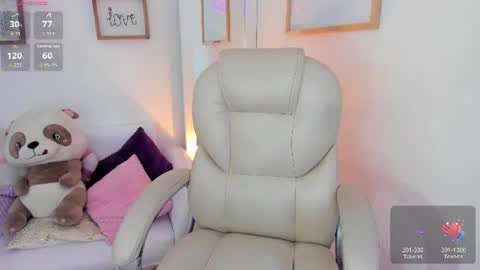 Snapshot of zobe_love chatting on 06/24/26, 05:01 Zobe Love online show from 06/24/26, 05:01