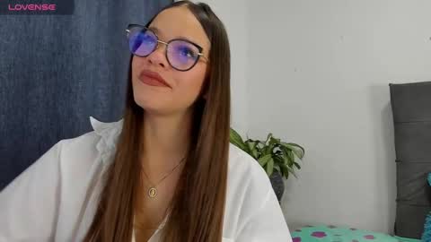 Snapshot of zoe69__ chatting on 01/13/25, 04:07 ZOE online show from 01/13/25, 04:07