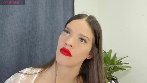 Snapshot of zoe69__ chatting on 01/30/25, 03:44 ZOE online show from 01/30/25, 03:44