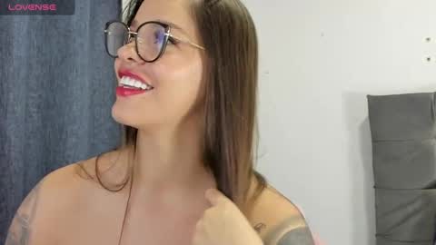 Snapshot of zoe69__ chatting on 02/23/25, 05:23 ZOE online show from 02/23/25, 05:23