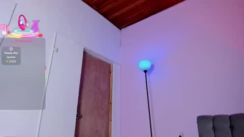 Snapshot of zoe6x chatting on 10/14/25, 03:13 zoe online show from 10/14/25, 03:13