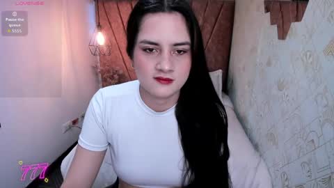 Snapshot of zoe__taylor__ chatting on 05/20/26, 11:27 ZOE TAYLOR online show from 05/20/26, 11:27