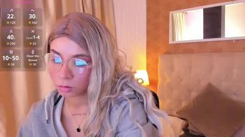 ZOEE online show from 10/19/25, 10:05