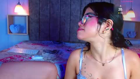 zoe_axel1 online show from 04/26/26, 06:27