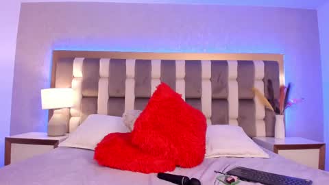 zoe_banks_ online show from 03/08/25, 04:34