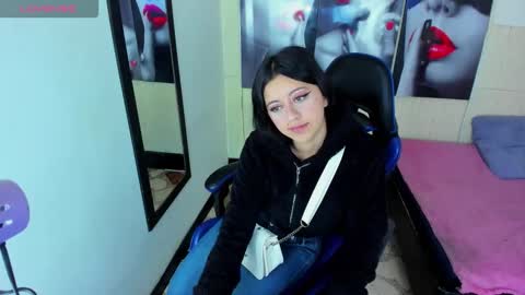 Snapshot of zoe_connor19 chatting on 11/16/25, 12:55 Z O E online show from 11/16/25, 12:55