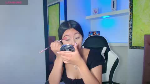 Snapshot of zoe_connor19 chatting on 11/18/25, 07:29 Z O E online show from 11/18/25, 07:29