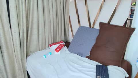 Zoe online show from 09/19/25, 12:28