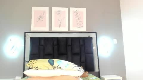 Snapshot of zoe_curvyy chatting on 06/05/26, 12:11 zoe_curvyy online show from 06/05/26, 12:11