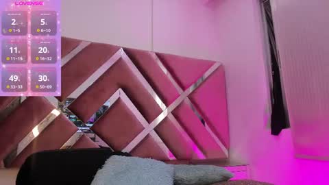 zoe_evaanss_ online show from 06/29/26, 07:03