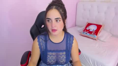 Snapshot of zoe_foster4 chatting on 12/02/25, 12:43 ZOE online show from 12/02/25, 12:43