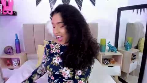 Snapshot of zoe_gruber chatting on 12/19/24, 11:25 Zoe Gruber online show from 12/19/24, 11:25