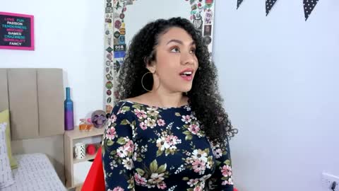 Snapshot of zoe_gruber chatting on 01/22/25, 12:27 Zoe Gruber online show from 01/22/25, 12:27