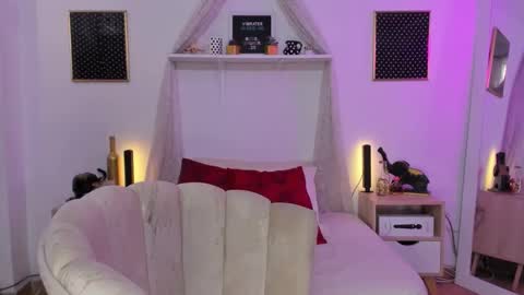 Snapshot of zoe_gruber chatting on 10/11/25, 09:13 Zoe Gruber online show from 10/11/25, 09:13