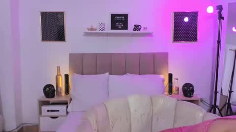 Snapshot of zoe_gruber chatting on 10/19/25, 09:15 Zoe Gruber online show from 10/19/25, 09:15