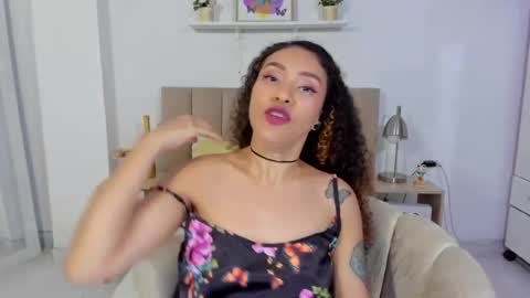 Zoe Gruber online show from 07/08/26, 12:15