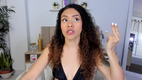 Zoe Gruber online show from 08/06/26, 12:12