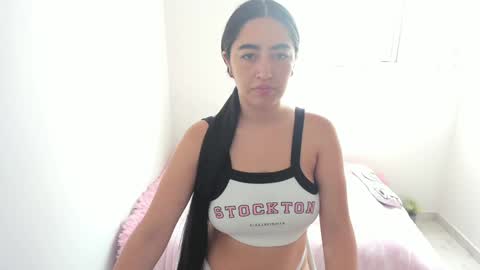 zoe_jones7 online show from 01/08/25, 06:20