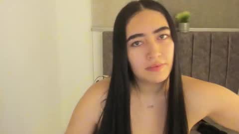 Snapshot of zoe_jones7 chatting on 11/23/25, 03:06 zoe_jones7 online show from 11/23/25, 03:06
