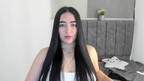 Snapshot of zoe_jones7 chatting on 11/26/25, 04:24 zoe_jones7 online show from 11/26/25, 04:24