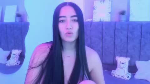 zoe_jones7 online show from 02/07/26, 05:00
