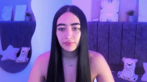 zoe_jones7 online show from 02/07/26, 11:52