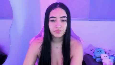 zoe_jones7 online show from 02/18/26, 03:13