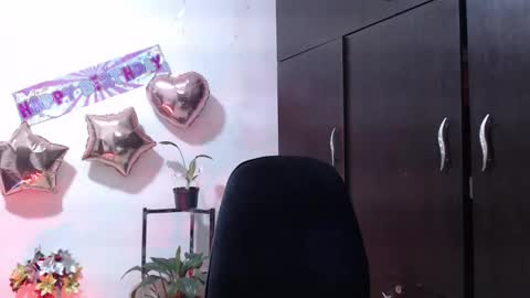 Snapshot of zoe_khall chatting on 12/21/25, 03:57 ZOE online show from 12/21/25, 03:57