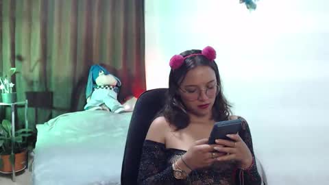 Snapshot of zoe_khall chatting on 01/09/26, 02:14 ZOE online show from 01/09/26, 02:14