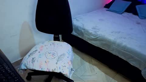 Snapshot of zoe_khall chatting on 03/02/26, 02:03 ZOE online show from 03/02/26, 02:03