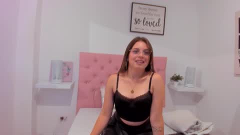 Snapshot of zoe_le chatting on 09/22/25, 11:45 Zoe online show from 09/22/25, 11:45